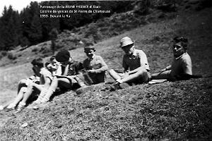 COLO JEUNE FRANCE 1953 devant le Ru 4